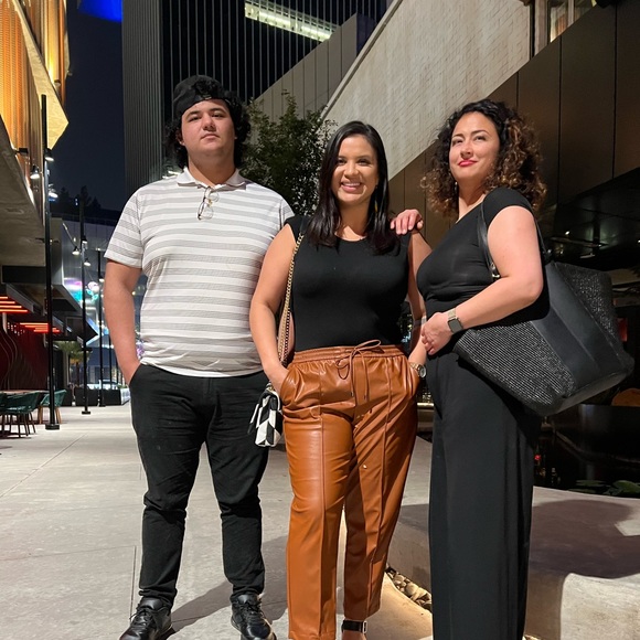 Meet your Posher, Lisa - Picture 1 of 1